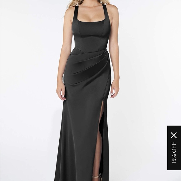 Elegant Black Evening Gown - Picture 1 of 8